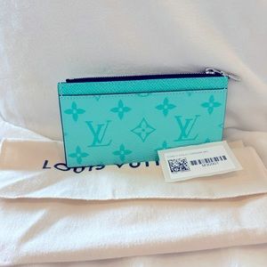 AUTHENTIC LOUIS VUITTON TAIGARAMA COIN CARD HOLDER - RARE COLOR!